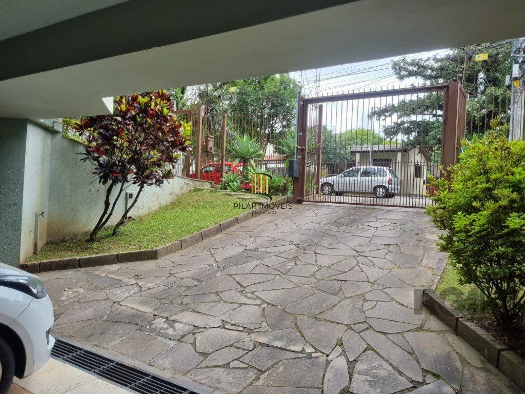 Casa 4 dormitórios no bairro Teresópolis