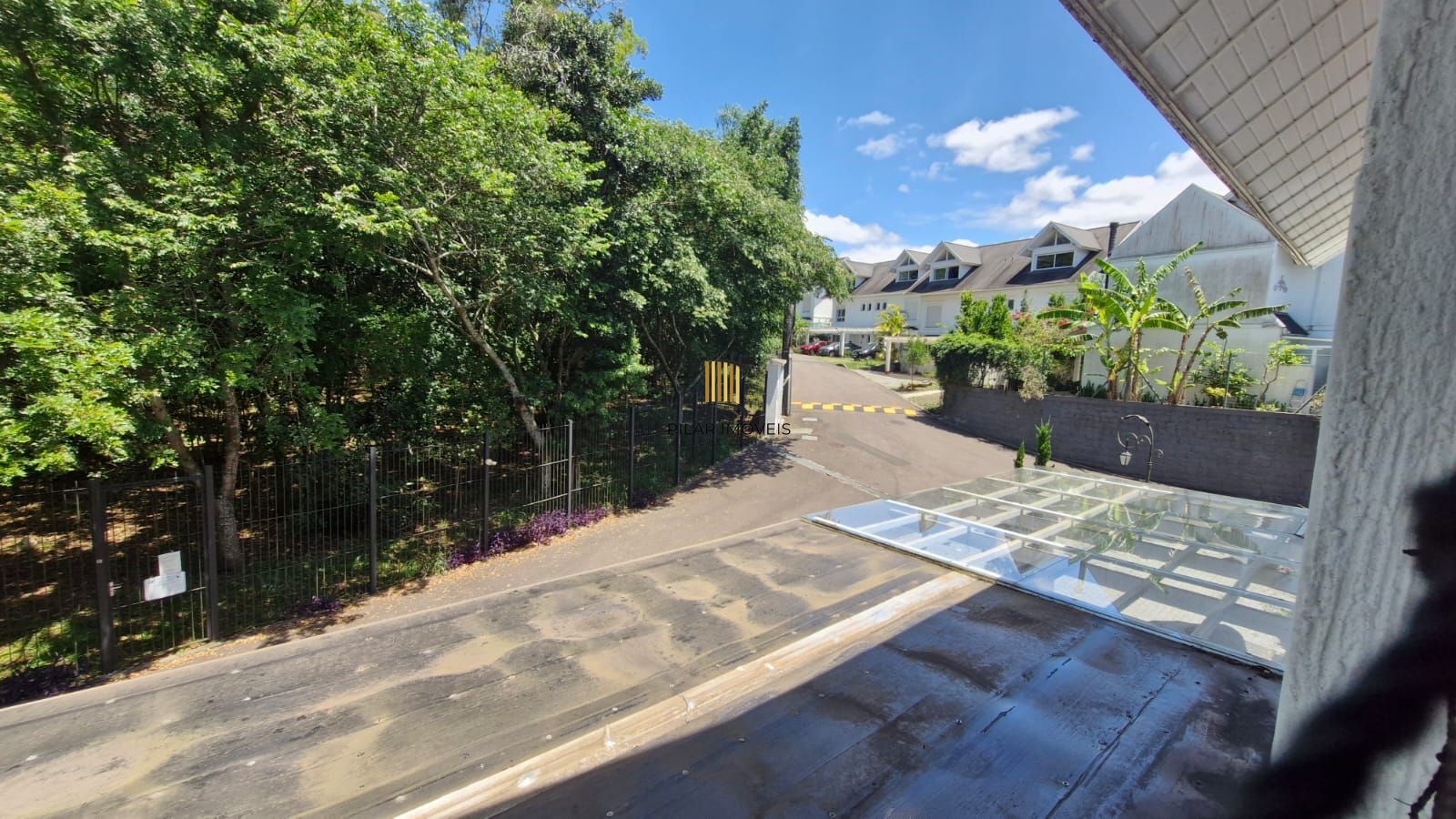 Casa em Condominio fechado, 5 dormitórios com infraestrutura completa