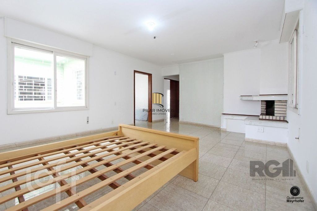 Casa com 5 suítes, 7 banheiros, 4 vagas no bairro Partenon