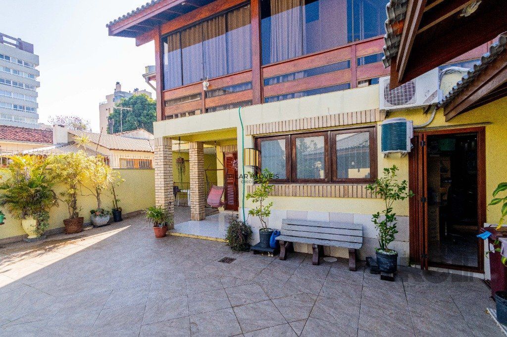 Casa de 4 dormitórios 304m² no bairro Jardim Lindóia