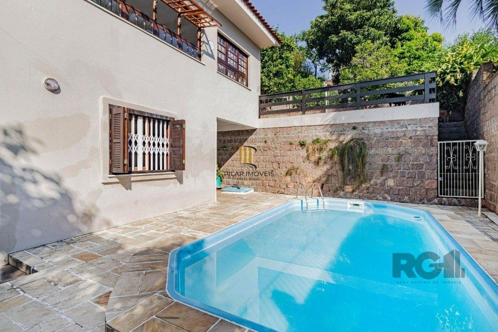 Casa com 267m², 3 dormitórios, 1 vaga no bairro Tristeza