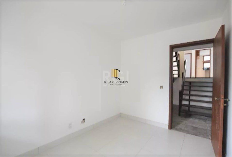 Casa para Venda - 267m², 4 dormitórios, sendo 1 suites, 2 vagas - Tristeza