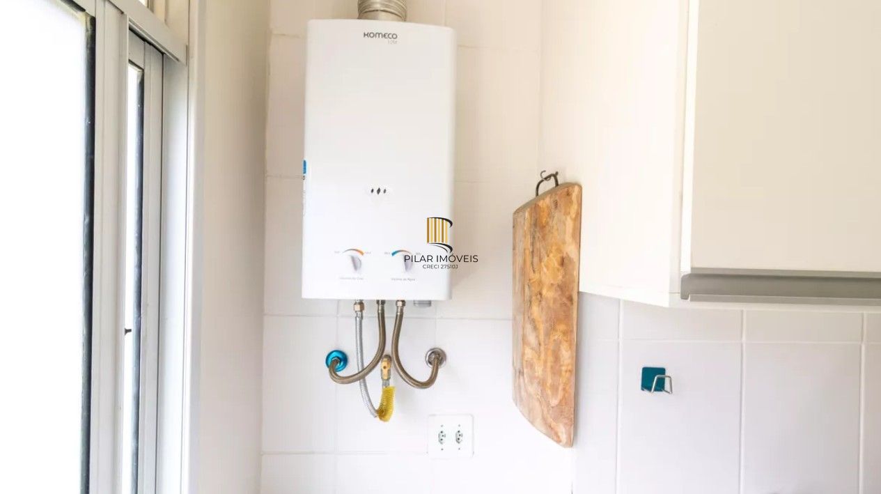 Apartamento de 2 dormitórios com 1 vaga de garagem escriturada, na Rua Dom Vital, Bairro Glória.