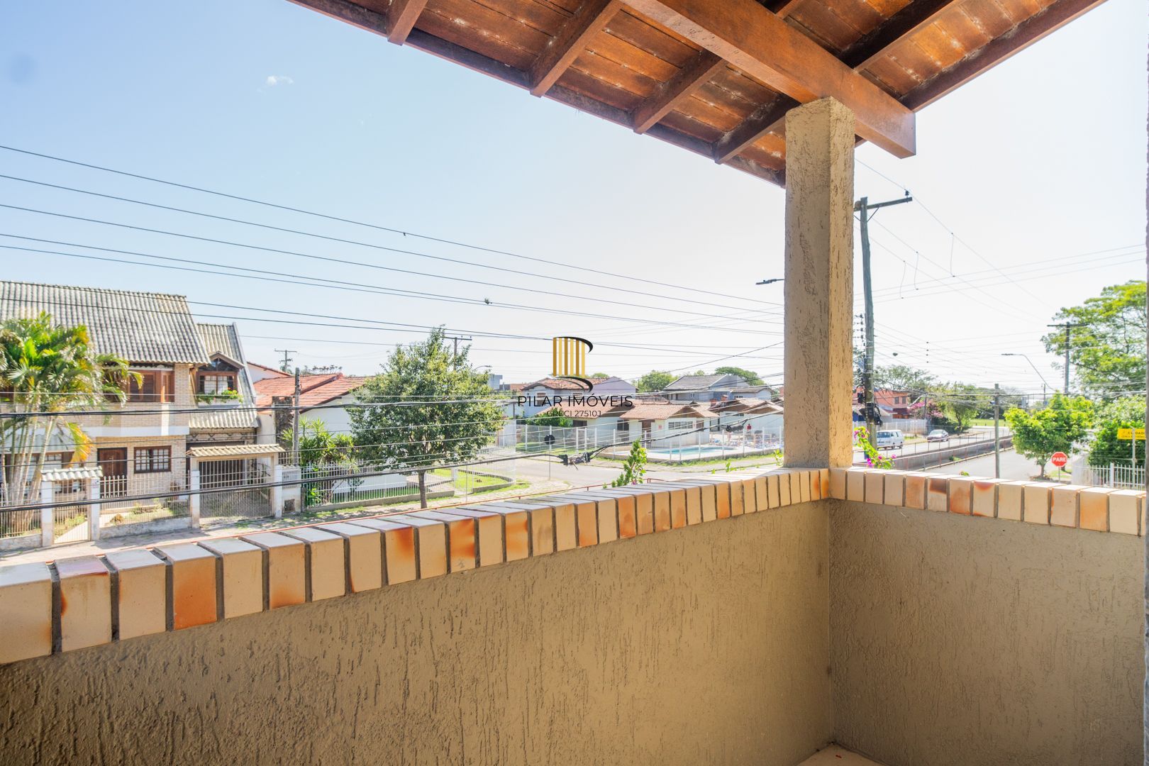 Casa em condomínio de 105m² - 2 dormitórios e 1 vaga no bairro Guarujá