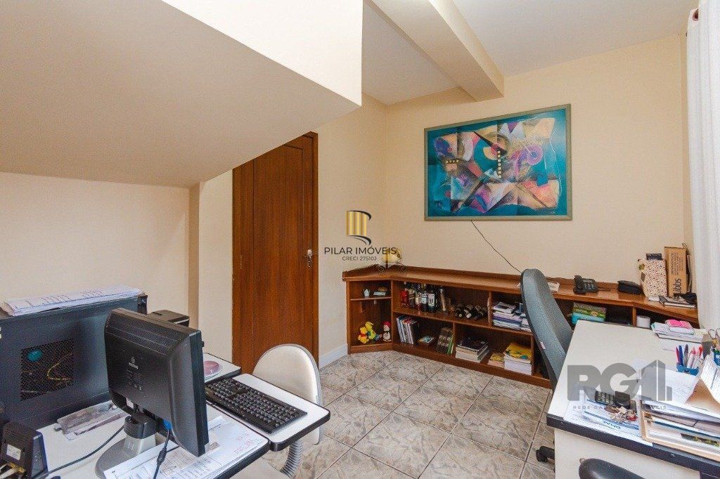Casa com 4 dormitórios no bairro Morro Santana