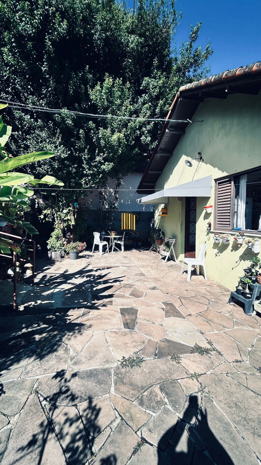 Casa com 2 dormitórios e edícula nos fundos no Bairro Nonoai