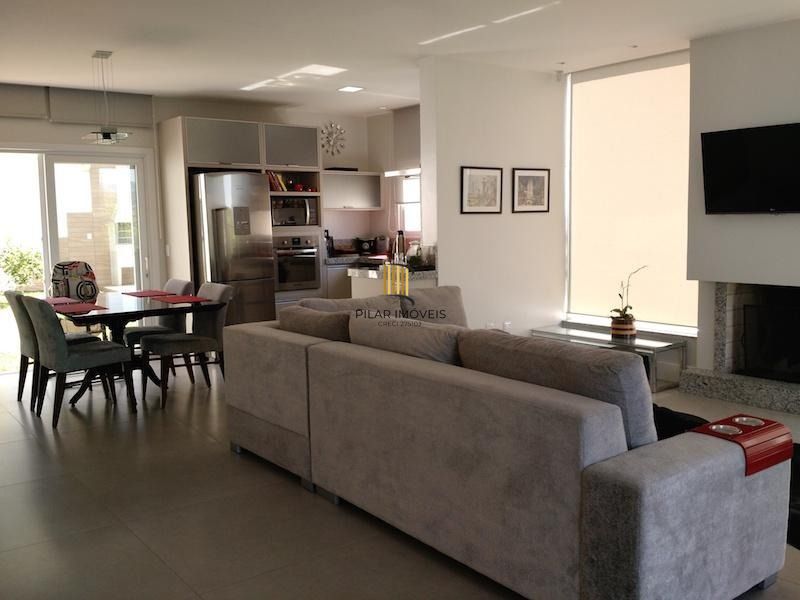 Casa para Venda - 217m², 3 dormitórios, sendo 1 suites, 5 vagas - Teresópolis