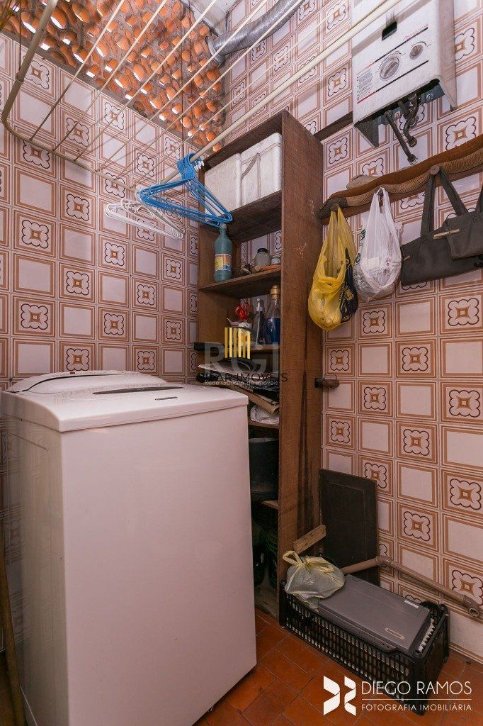 Casa para Venda - 198m², 3 dormitórios, sendo 1 suites, 4 vagas - Petrópolis