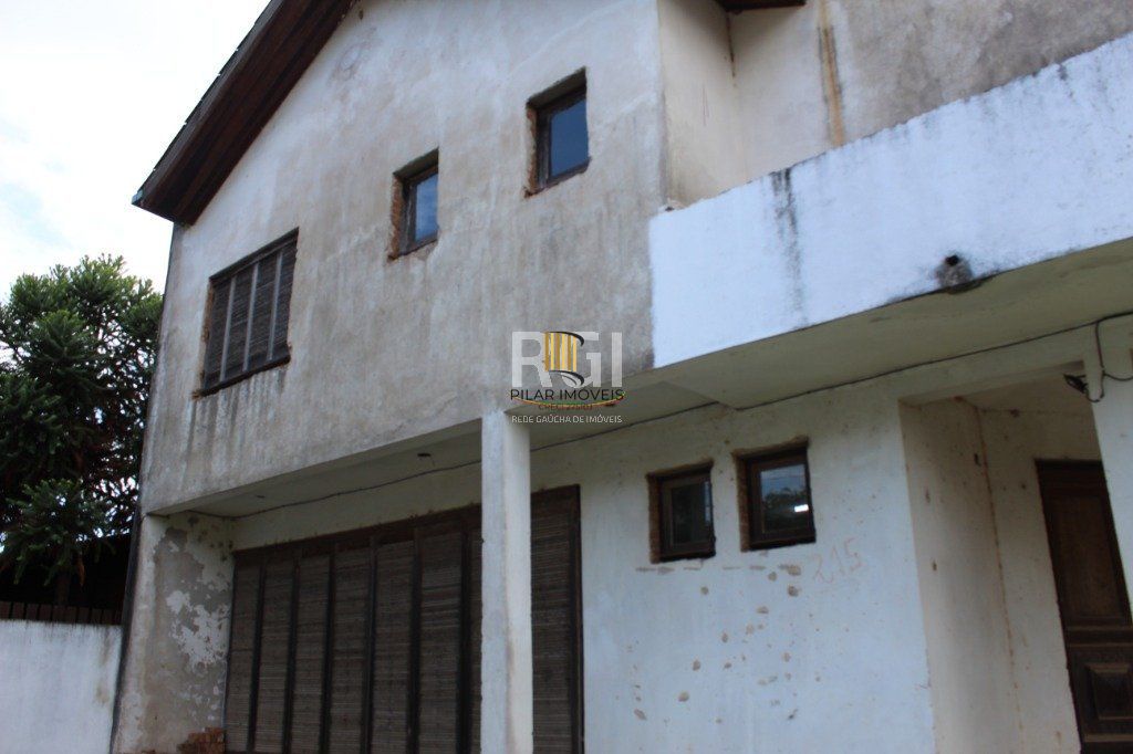 Casa para Venda - 300m², 5 dormitórios, sendo 3 suites, 5 vagas - Teresópolis