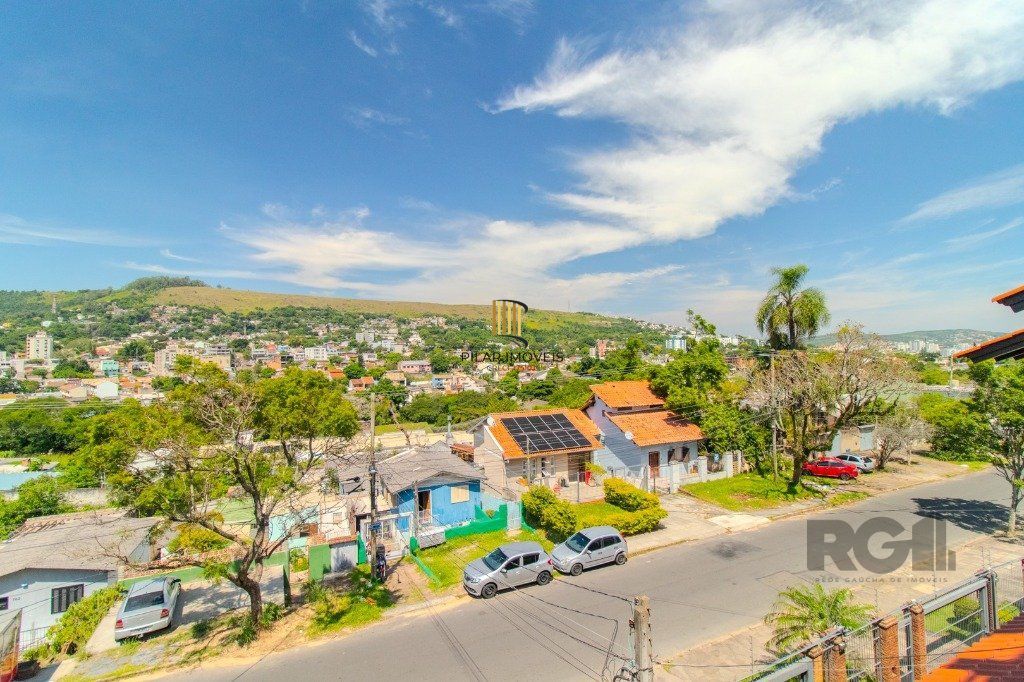 Linda casa de 04 dormitórios com vista livre no Bairro Teresópolis