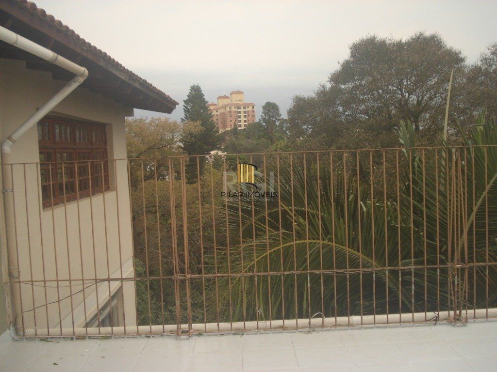 Casa para Venda - 500m², 6 dormitórios, sendo 2 suites, 4 vagas - Glória