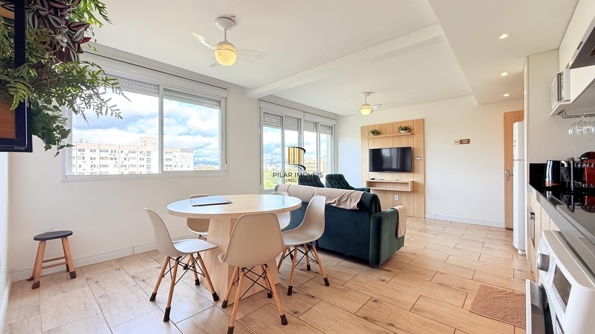 Apartamento de 2 dormitorios á venda no Bairro Centro Histórico.