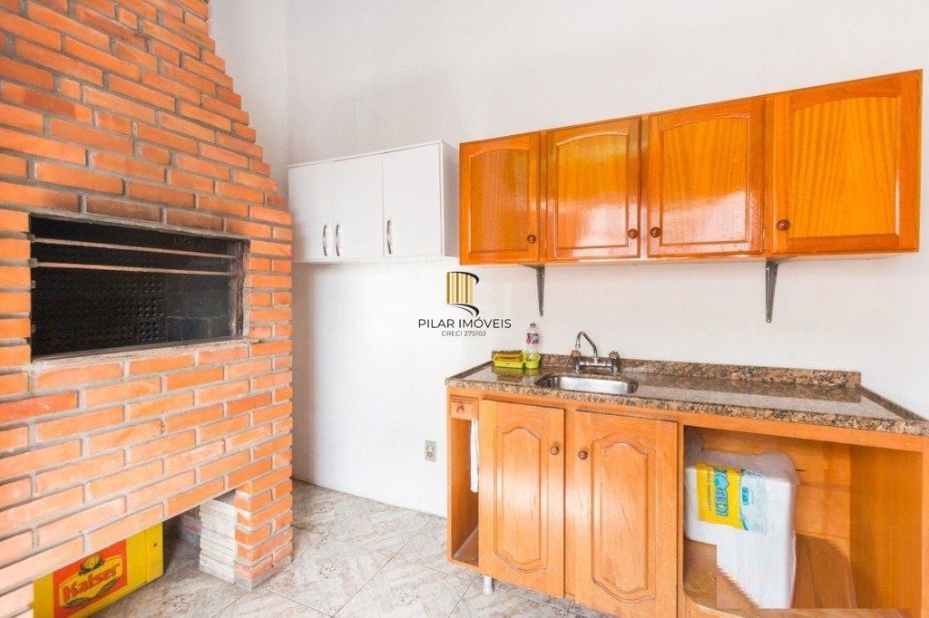 Casa para Venda - 258m², 3 dormitórios, sendo 1 suites, 4 vagas - Teresópolis