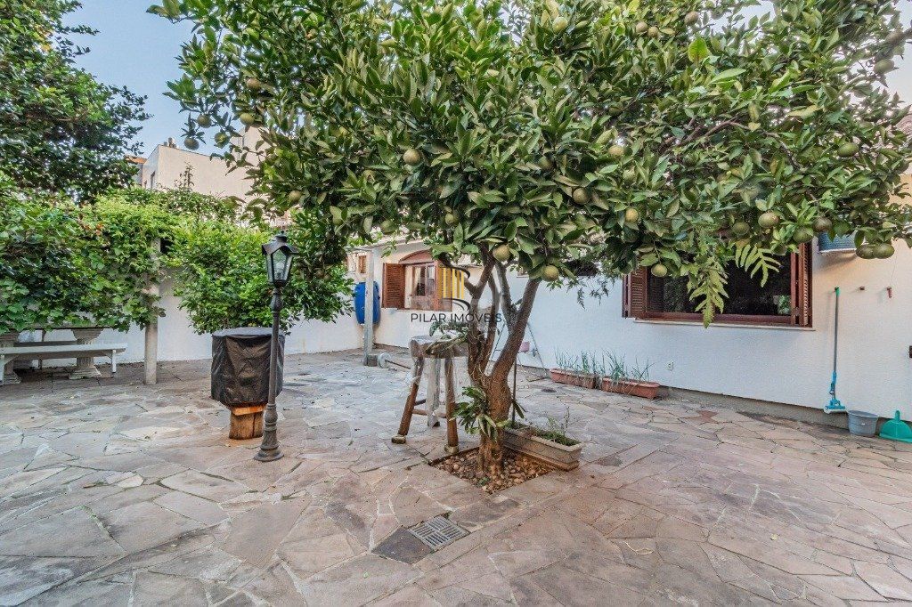 Casa de 3 dormitórios e 4 vagas de garagem no bairro Jardim Itu