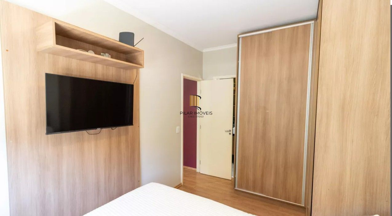 Apartamento de 2 dormitórios com 1 vaga de garagem escriturada, na Rua Dom Vital, Bairro Glória.