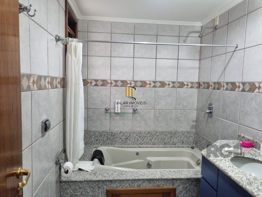 Casa 4 dormitórios no bairro Teresópolis