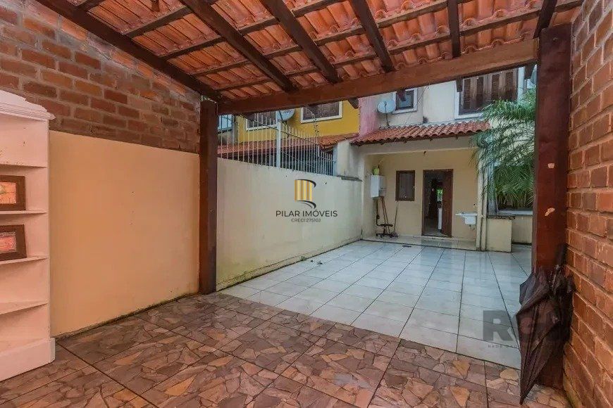 Casa 110m² - 3 dormitórios, 1 vaga no bairro Aberta dos Morros
