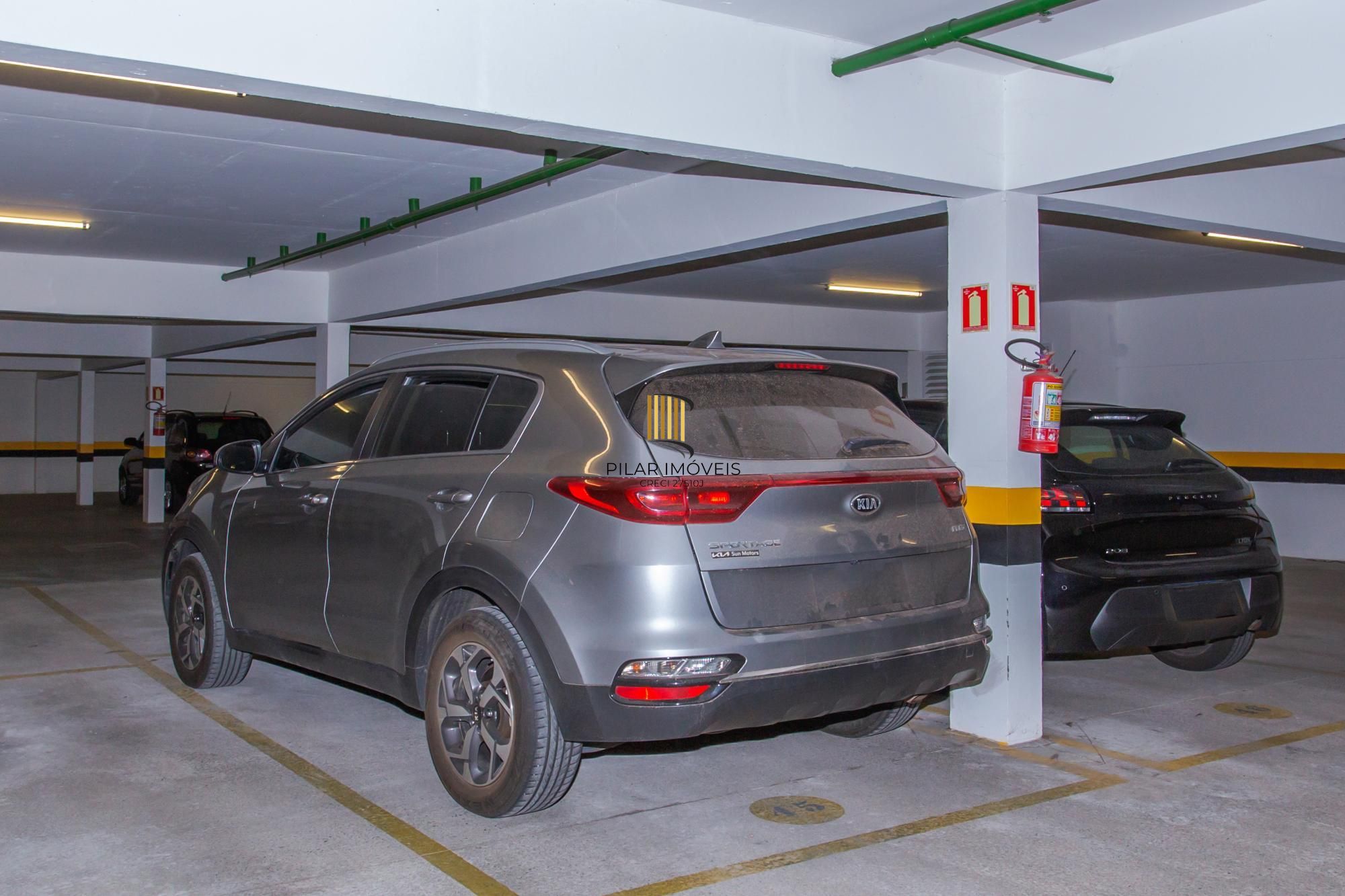 Apartamento de 02 dormitorios, suite, vaga garagem com vista livre no bairro Menino Deus-Porto Alegre.