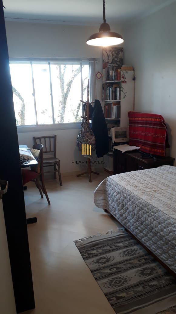 Apartamento para venda de 3 dormitórios, no bairro Teresópolis em Porto Alegre/RS.