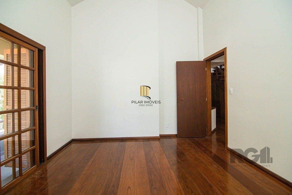 Casa para Venda - 443m², 3 dormitórios, 4 vagas - Alto Petrópolis