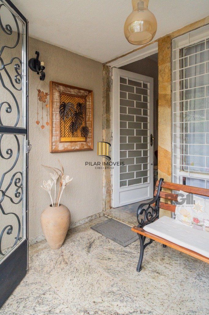 Casa 3 dormitórios no bairro Medianeira