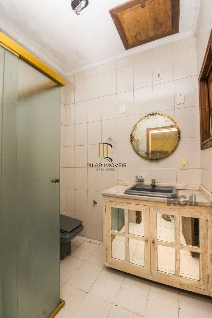 Excelente casa de 354m² com 5 dormitórios e 8 vagas.