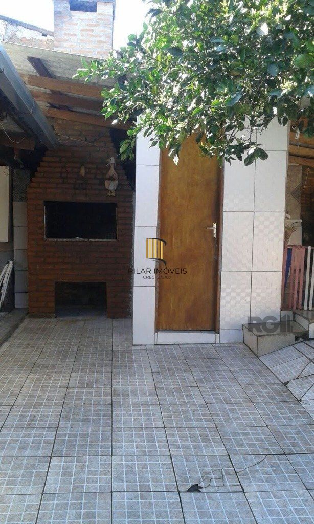 Casa de 3 dormitórios, no bairro Lomba do Pinheiro