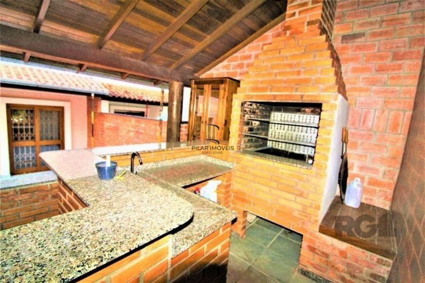 Casa em condomínio 111m² - 3 dormitórios sendo 1 suíte e 4 vagas no bairro Espirito Santo