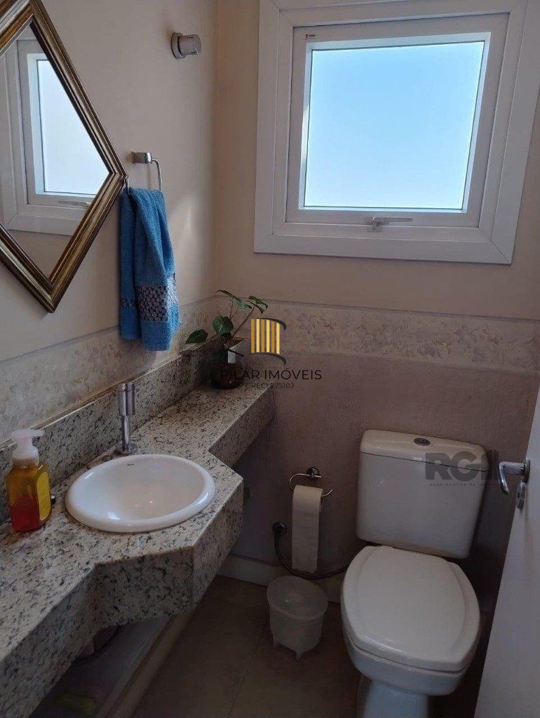 Casa de 3 dormitórios no bairro Mário Quintana
