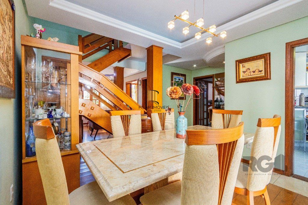 Casa de 4 dormitórios 304m² no bairro Jardim Lindóia