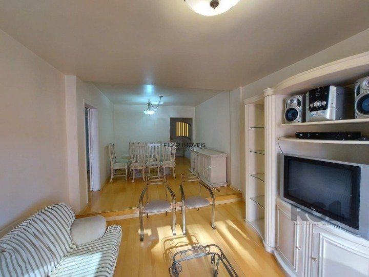 Apartamento com 2 quartos com suite e  1 vaga na Felix da Cunha em Porto Alegre