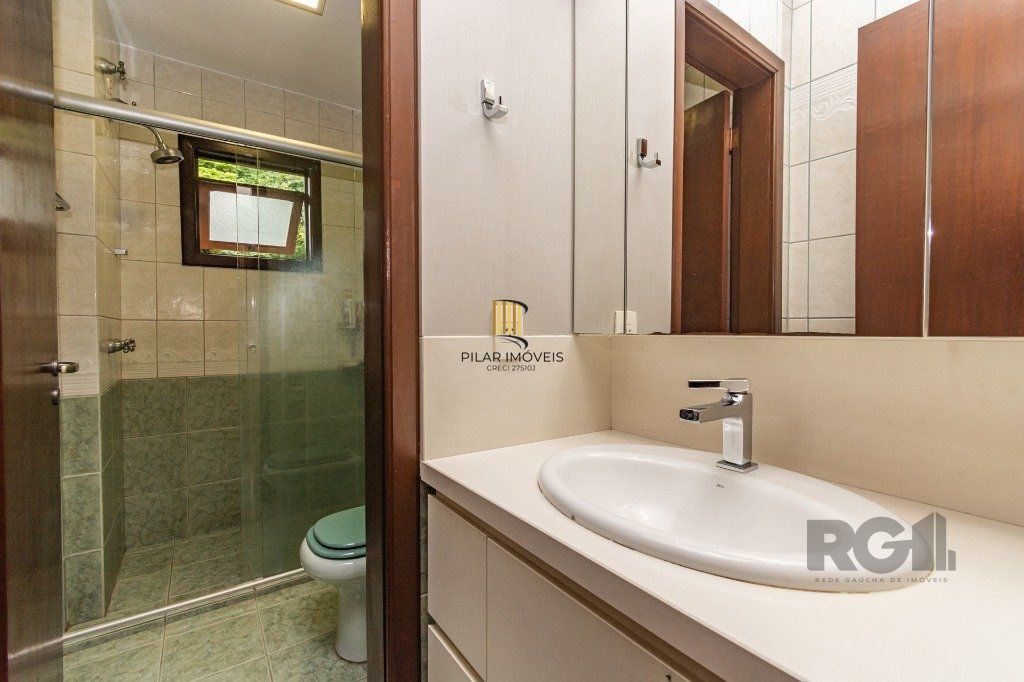Casa de 484m², 4 dormitórios, 8 vagas no bairro Chácara das Pedras!
