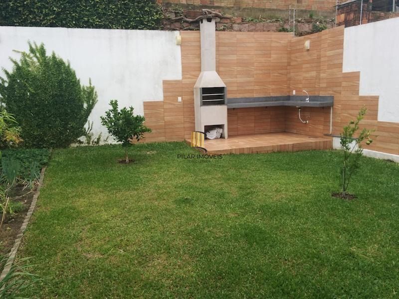 Casa para Venda - 217m², 3 dormitórios, sendo 1 suites, 5 vagas - Teresópolis