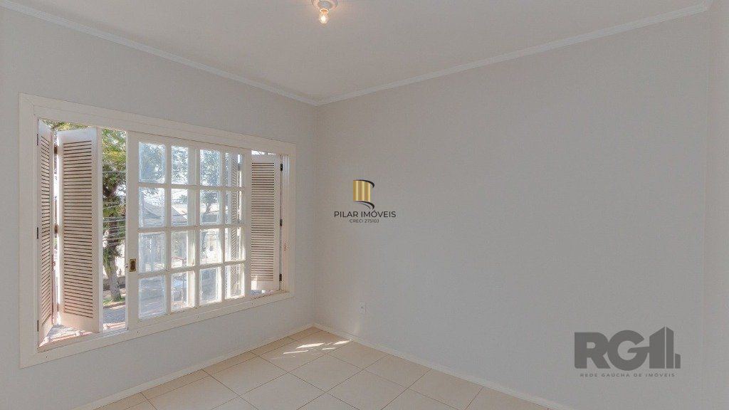 Casa com 4 dormitórios, 4 vagas no bairro Vila Jardim
