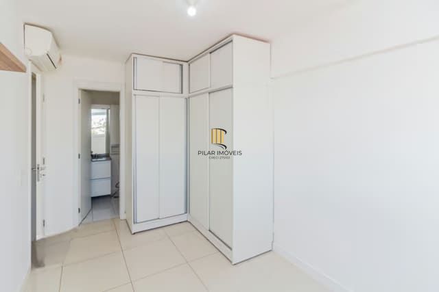 Apartamento de 2 dormitórios à venda em São Geraldo, Porto Alegre.