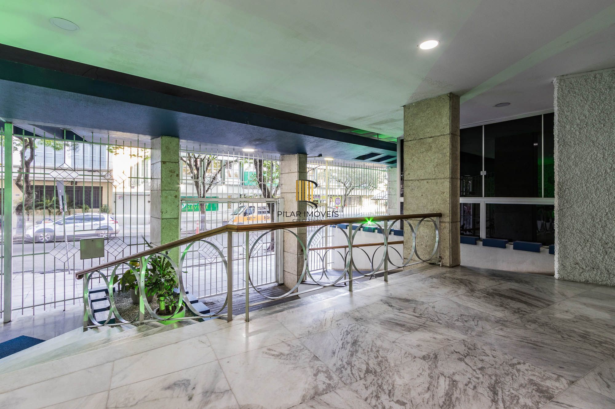 Apartamento de 3 dormitórios e 133m² à venda em Centro Histórico, Porto Alegre.