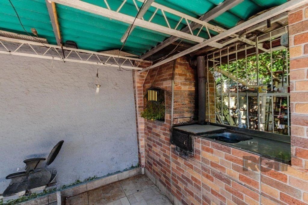 Casa de 3 dormitórios no bairro Rubem Berta
