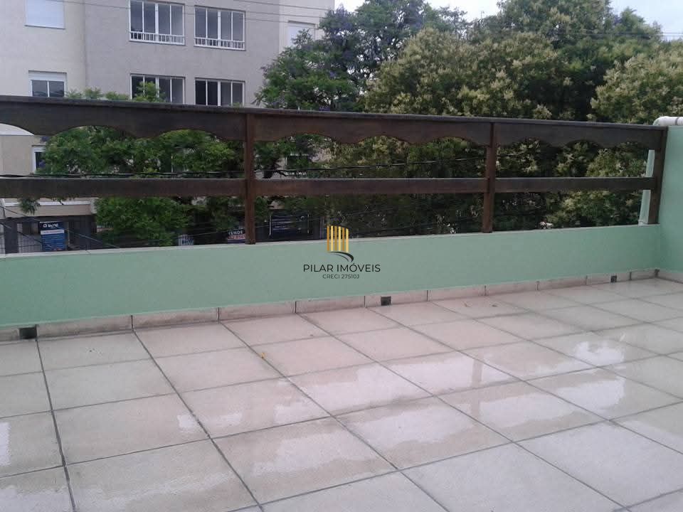 Casa de 3 dormitórios com piscina no bairro Teresópolis.