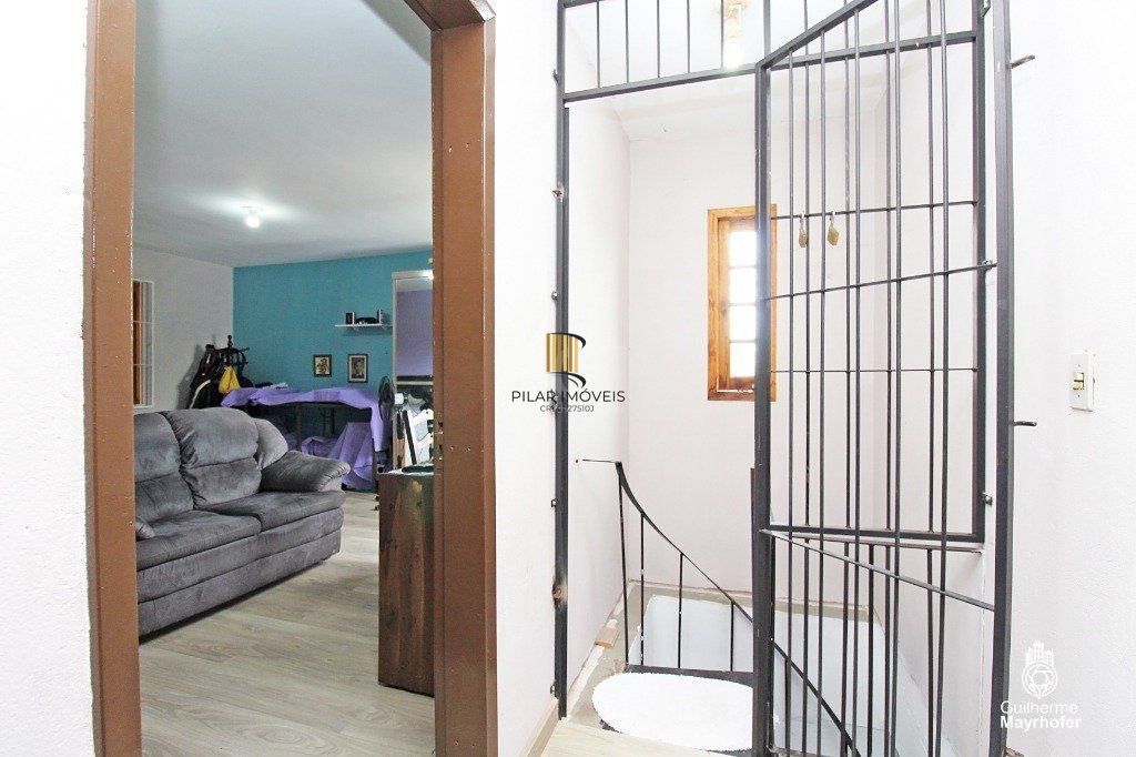 Casa para Venda - 220m², 2 dormitórios, sendo 2 suites, 3 vagas - Teresópolis