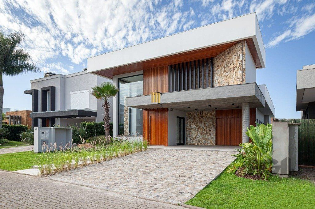 Casa de Condomínio 3 dormitórios no bairro Beira Mar
