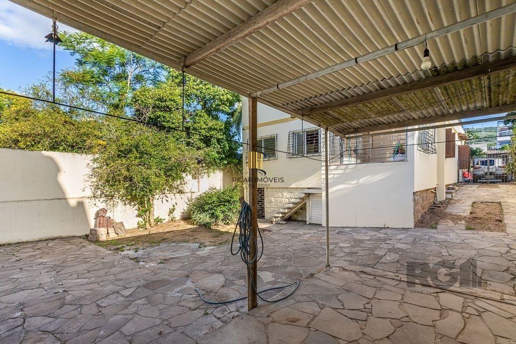 Casa 216m² - 4 dormitórios, 5 vagas no bairro Partenon