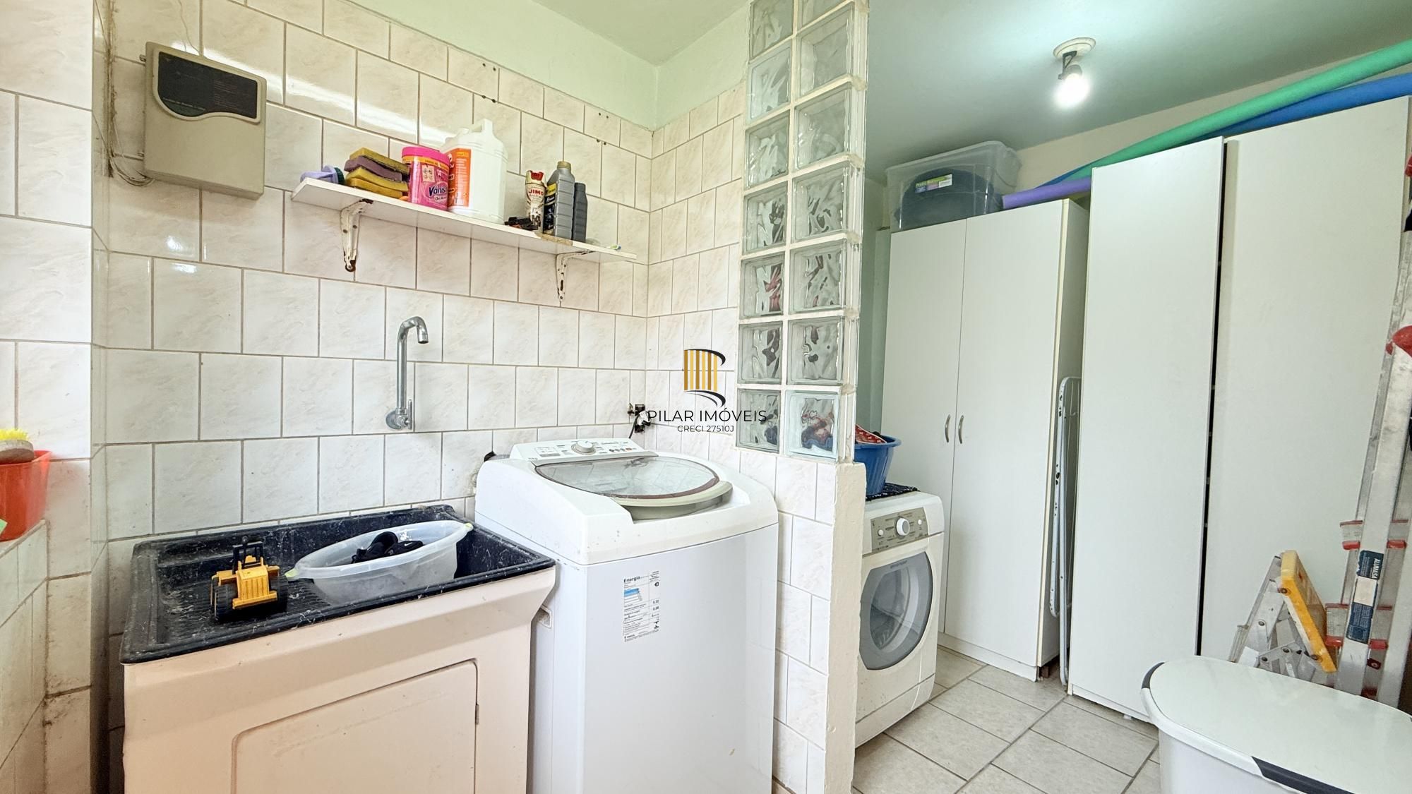 Casa para Venda - 260m², 4 dormitórios, sendo 1 suites, 4 vagas - Nonoai