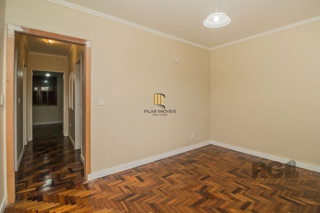 Excelente casa de 389,53m² com 8 dormitórios e 3 vagas.