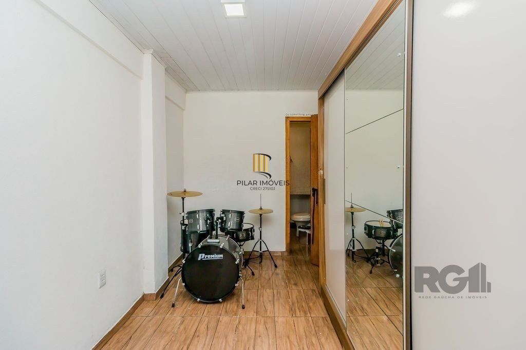 Casa de 2 dormitórios com 98m² no Bairro Lomba do Pinheiro