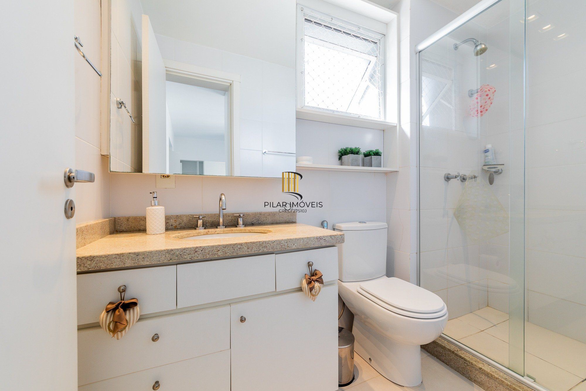 Apartamento com 3 quartos e 79m² à venda em Passo da Areia - Rua Bezerra De Menezes, Passo Da Areia, Porto Alegre