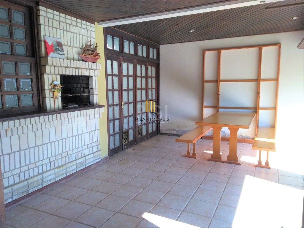 Casa para Venda - 219m², 3 dormitórios, sendo 1 suites, 4 vagas - Menino Deus