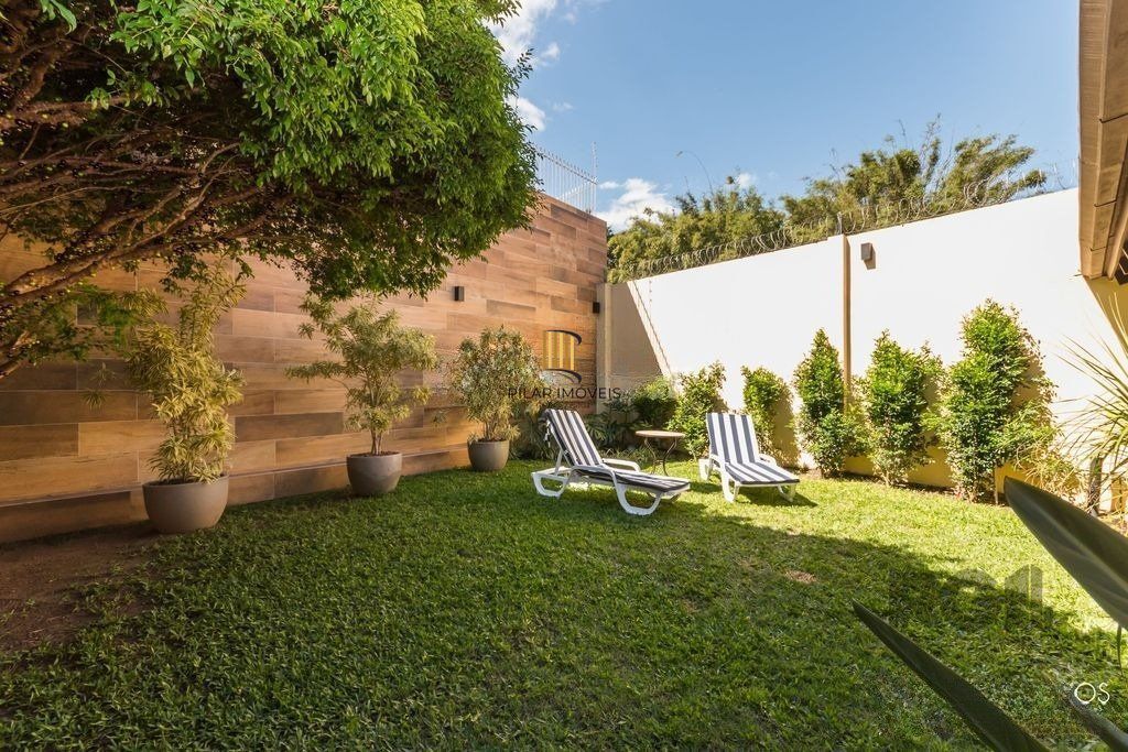Casa de 3 dormitórios no bairro Chácara das Pedras