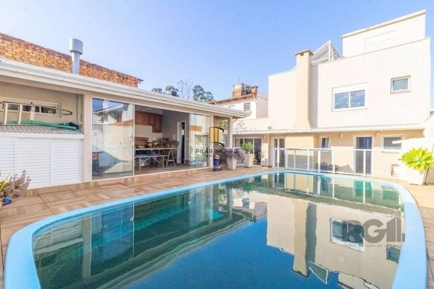 Casa 280m² - 3 dormitórios, 1 suíte, 2 vagas no bairro Jardim Itú