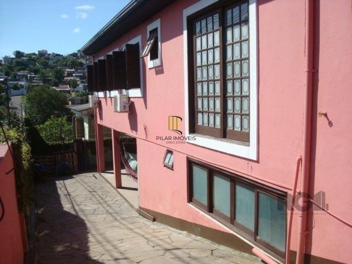 Casa 4 dormitórios no bairro Nonoai
