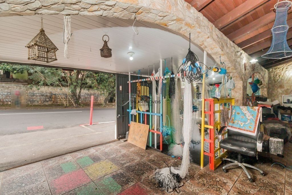 Casa de 2 dormitórios, no bairro Bom Jesus
